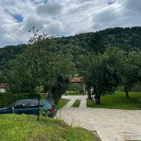 בית נופש Mountain House On The River Una Bihać