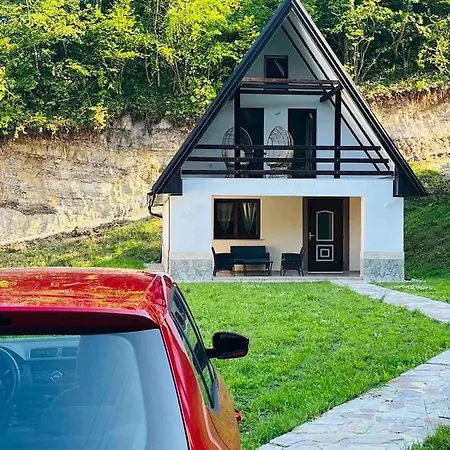 בית נופש Mountain House On The River Una Bihać